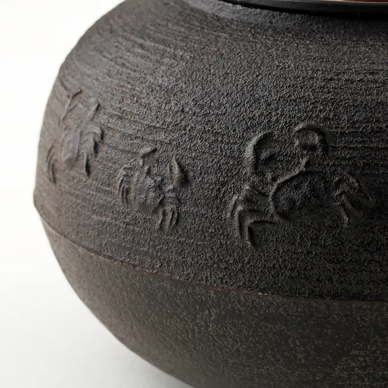 FIVE CRABS iron kettle