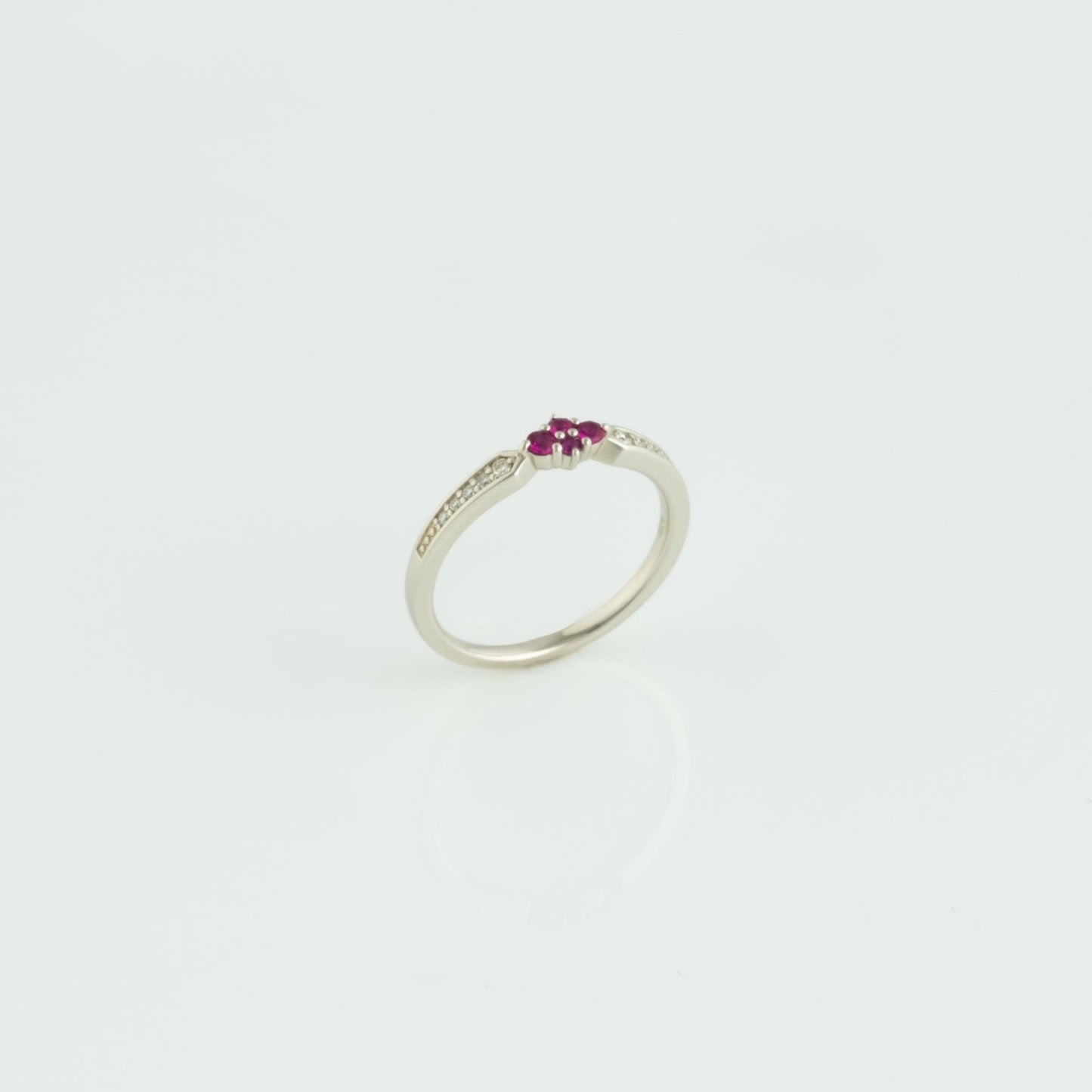 Est LiLas Pt950 Ruby Ring
